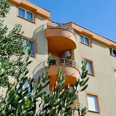 Roko Apartment *